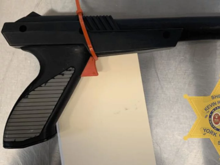 Deputies accuse man of using Nintendo 'Duck Hunt' pistol during robbery