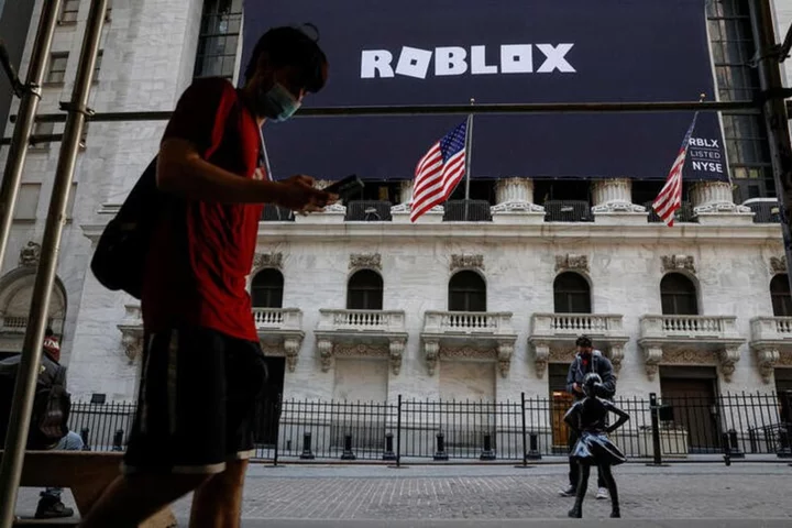 Roblox misses quarterly bookings estimates on lower spending, shares tumble