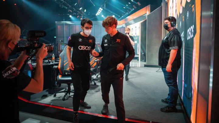Fnatic Upset, Hylissang Worlds 2022 Trips Delayed After Positive COVID-19 Tests