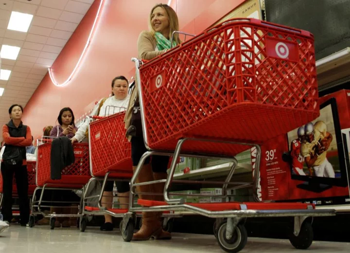 Target to hire 100,000 workers, start holiday promotions in October